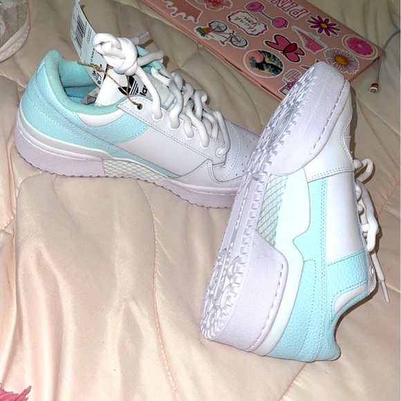 Addidas shoes - Picture 1 of 4